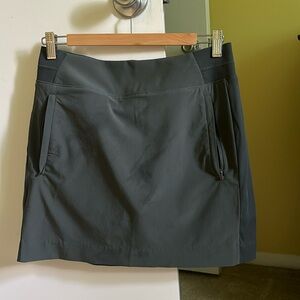 Brooklyn skort in Bali green size 4, gently worn, smoke free home